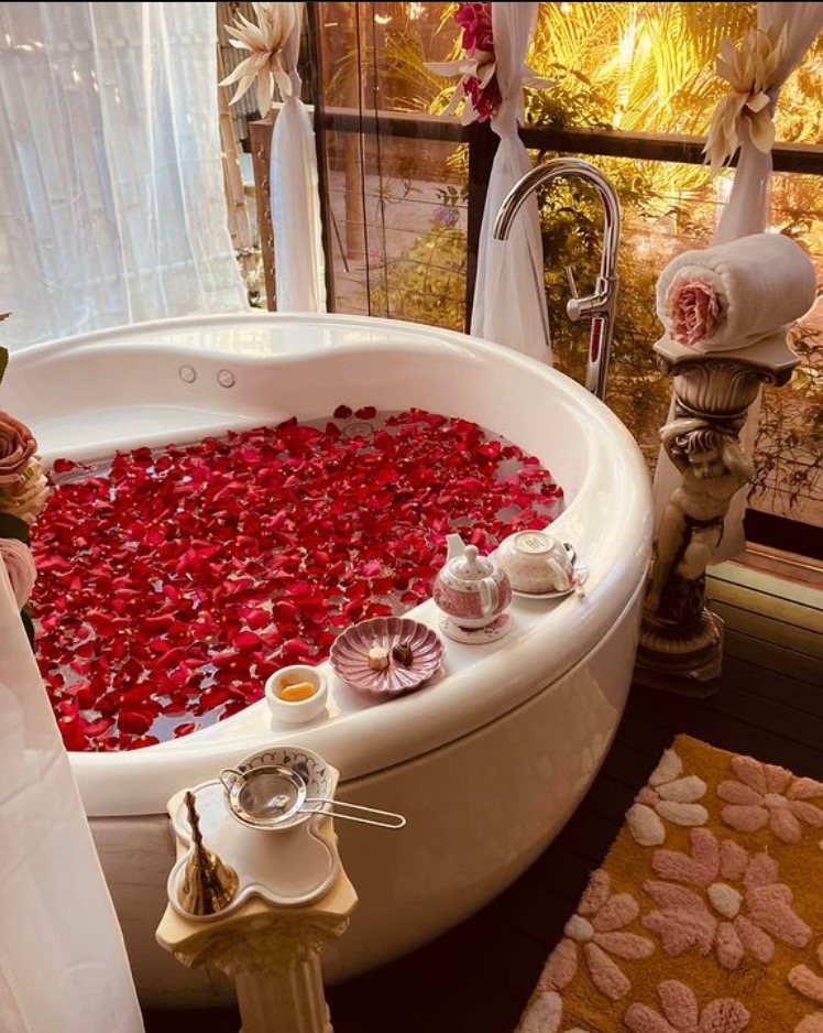Rose Petal Bath For One